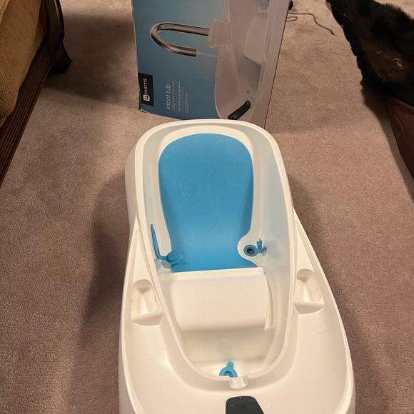Infant Tub with Temperature Display - White - Picture 3 of 3